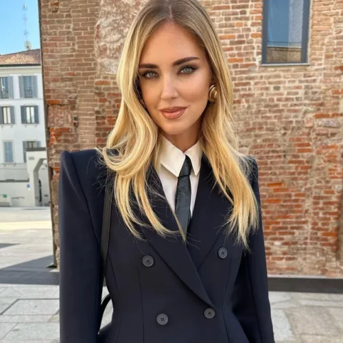 Η Chiara Ferragni φοράει γραβάτα και θέλουμε κι εμείς να τη φορέσουμε με τον ίδιο τρόπο