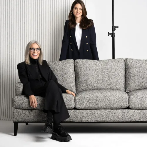 Η Diane Keaton δημιούργησε τη δίκη της σειρά υφασμάτων κι εμείς θέλουμε να την αγοράσουμε asap