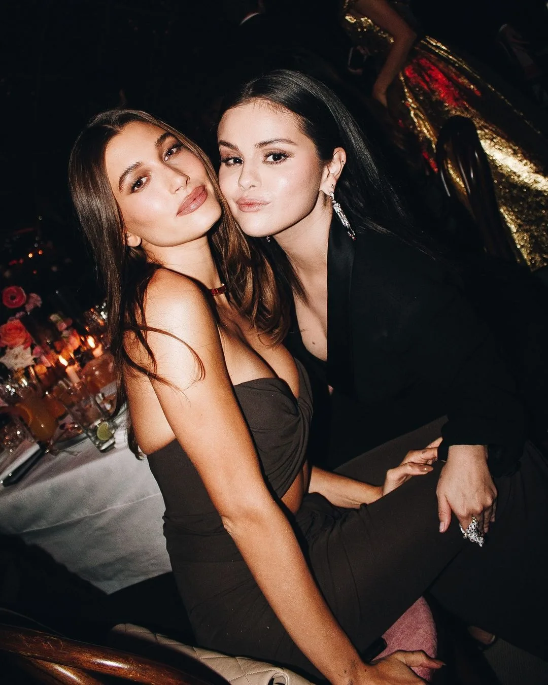 Τέλος στην κόντρα Hailey Bieber - Selena Gomez με μια αγκαλιά