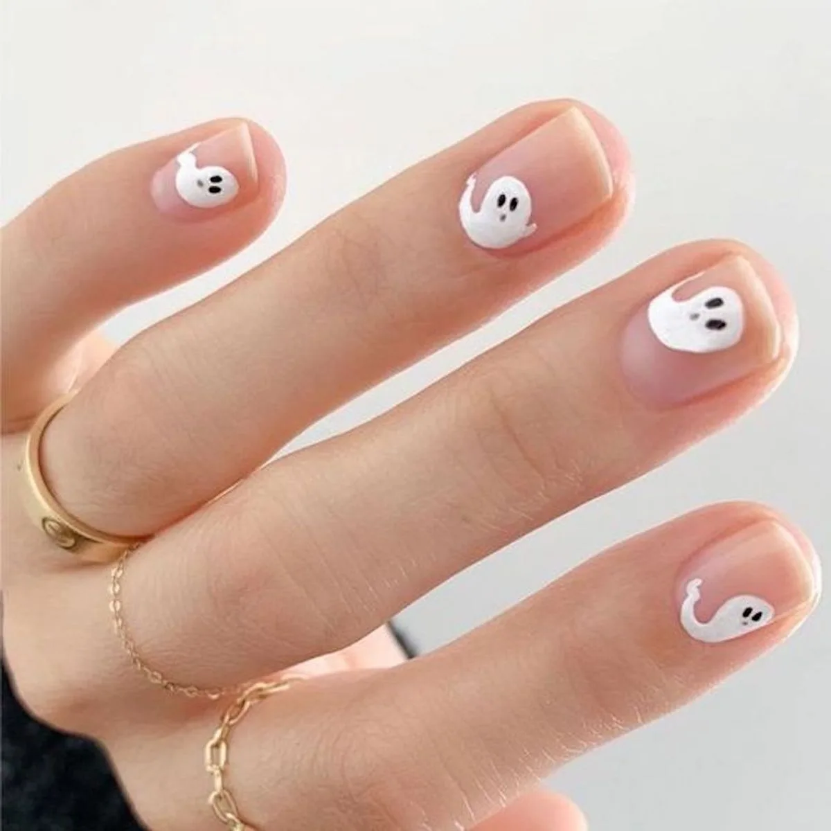 Γίνε ένα Halloween girl υιοθετώντας τα πιο spooky nail trends του '22