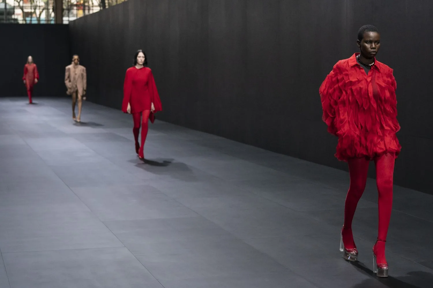 Red is the new black, η νέα έκθεση του οίκου Maison Valentino στη Ντόχα του Κατάρ