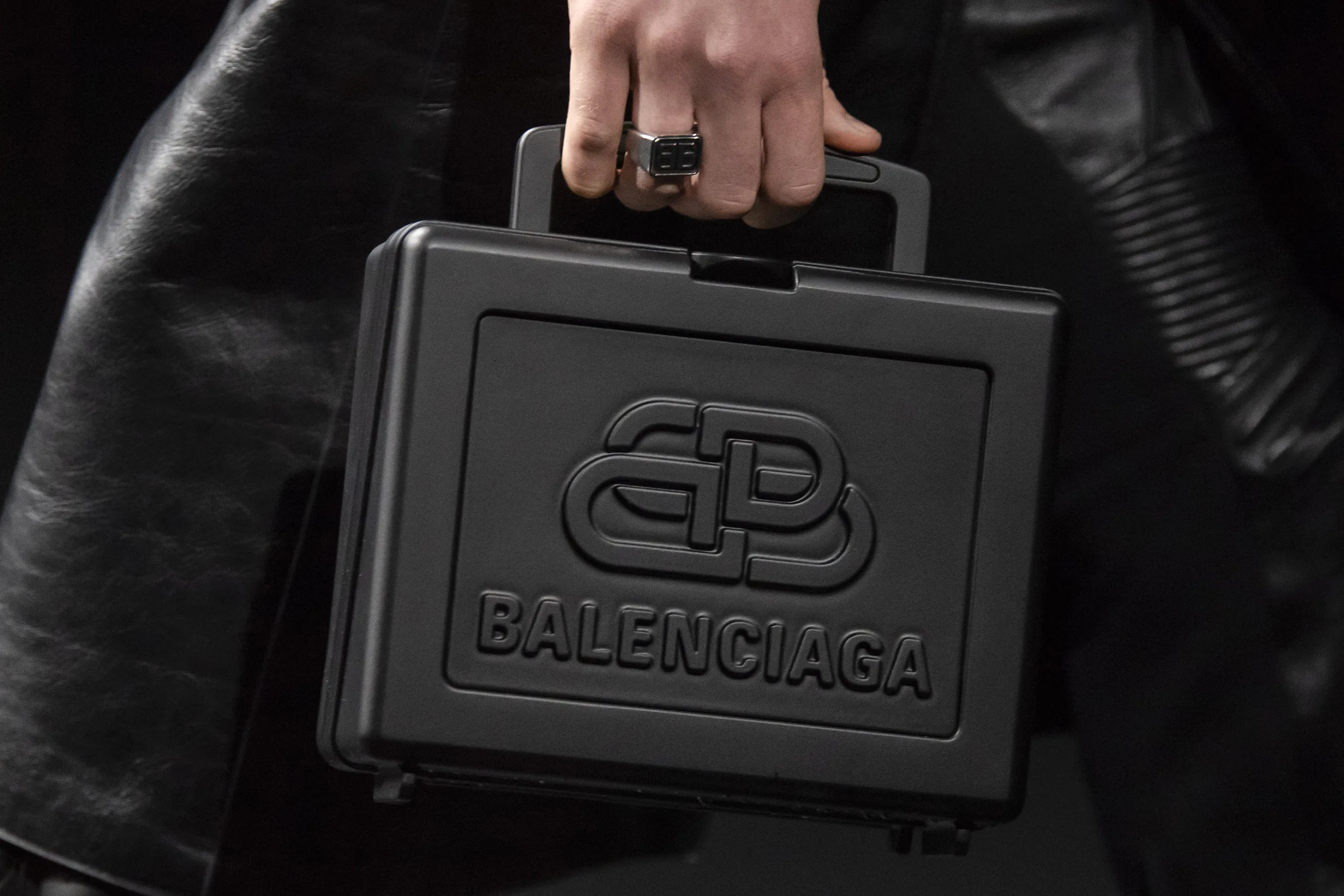 Ο οίκος Balenciaga είναι η πρώτη μεγάλη εταιρεία που αποχώρησε από το Twitter