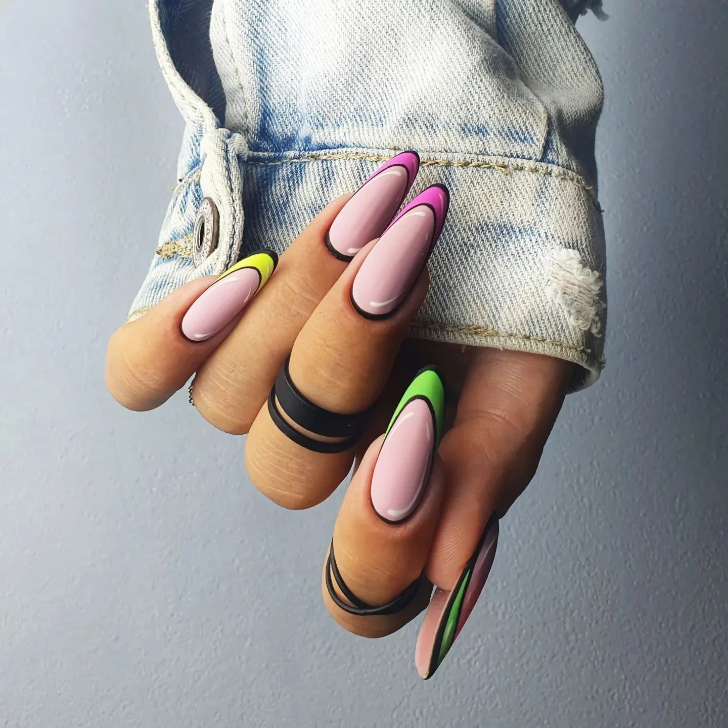 Cartoon Nails: Το νέο beauty trend που μοιάζει να ξεπήδησε από κόμικς