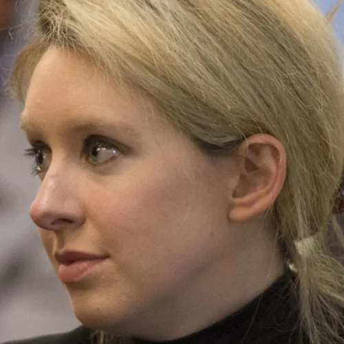 Elizabeth Holmes: Ο «θηλυκός Steve Jobes» βρίσκεται πίσω από τα κάγκελα της φυλακής λόγω απάτης