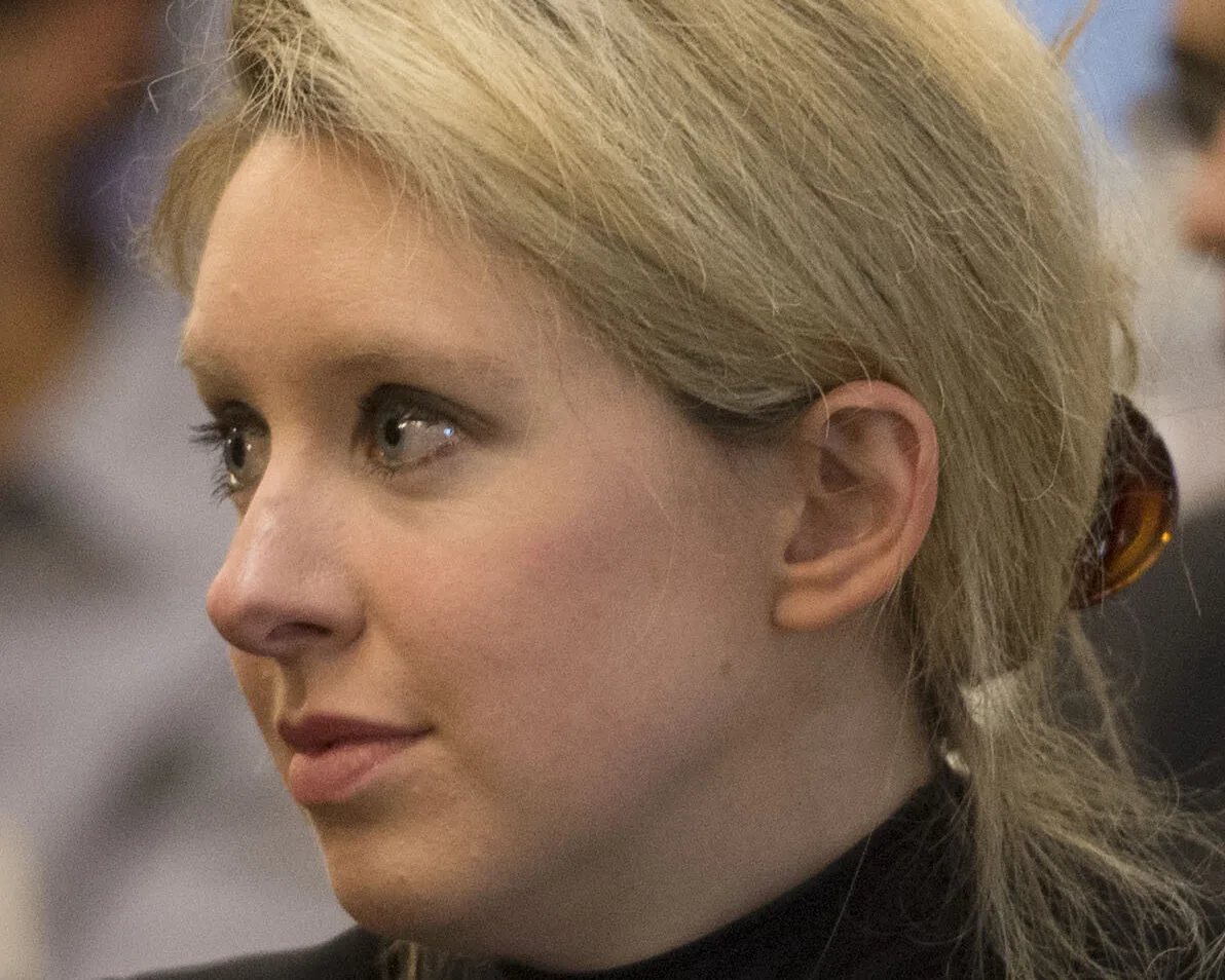 Elizabeth Holmes: Ο «θηλυκός Steve Jobes» βρίσκεται πίσω από τα κάγκελα της φυλακής λόγω απάτης