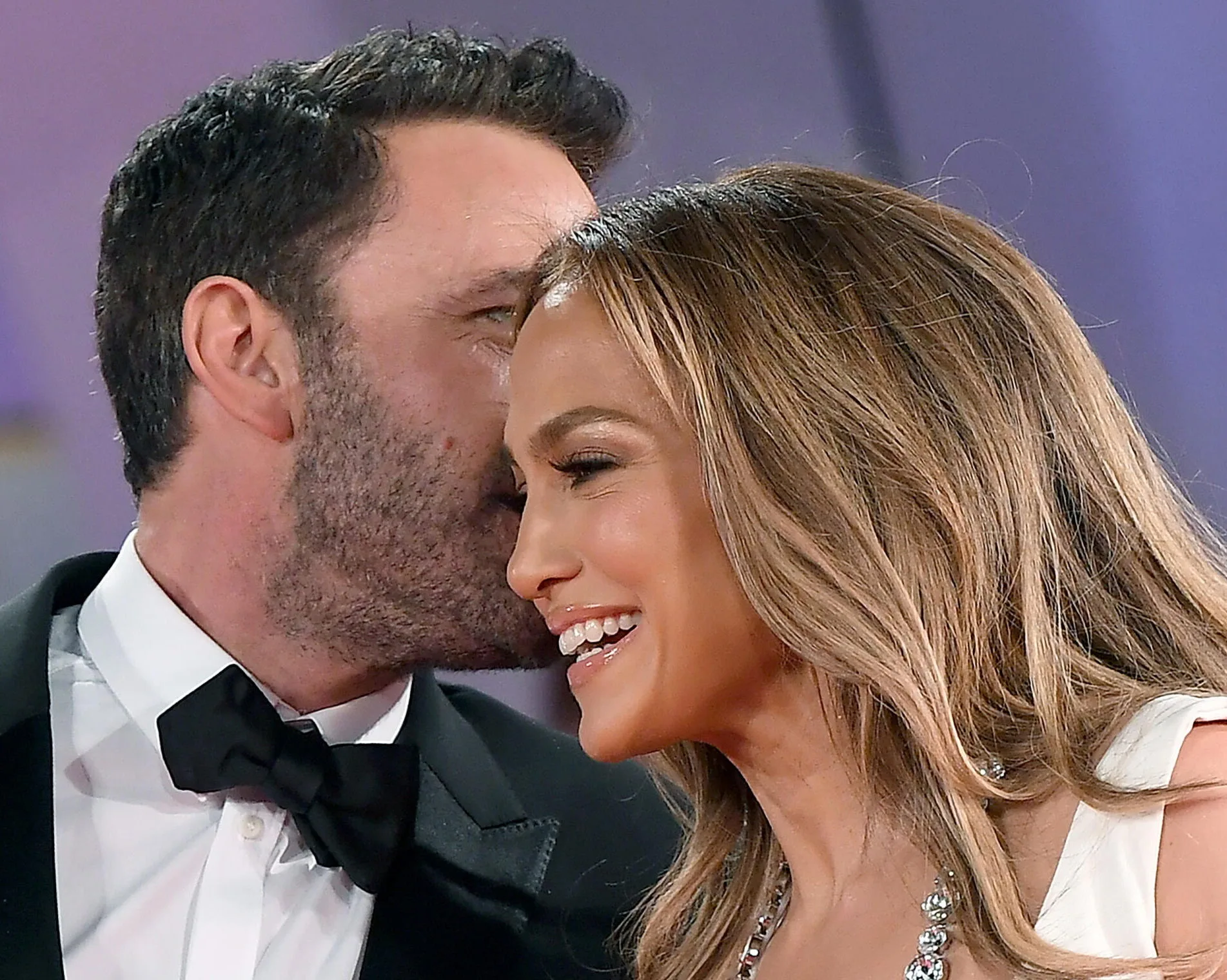 Κι εδώ τον ψέλνει; H JLo σε διαφήμιση με τον Ben Affleck κάνει τον γύρο του διαδικτύου