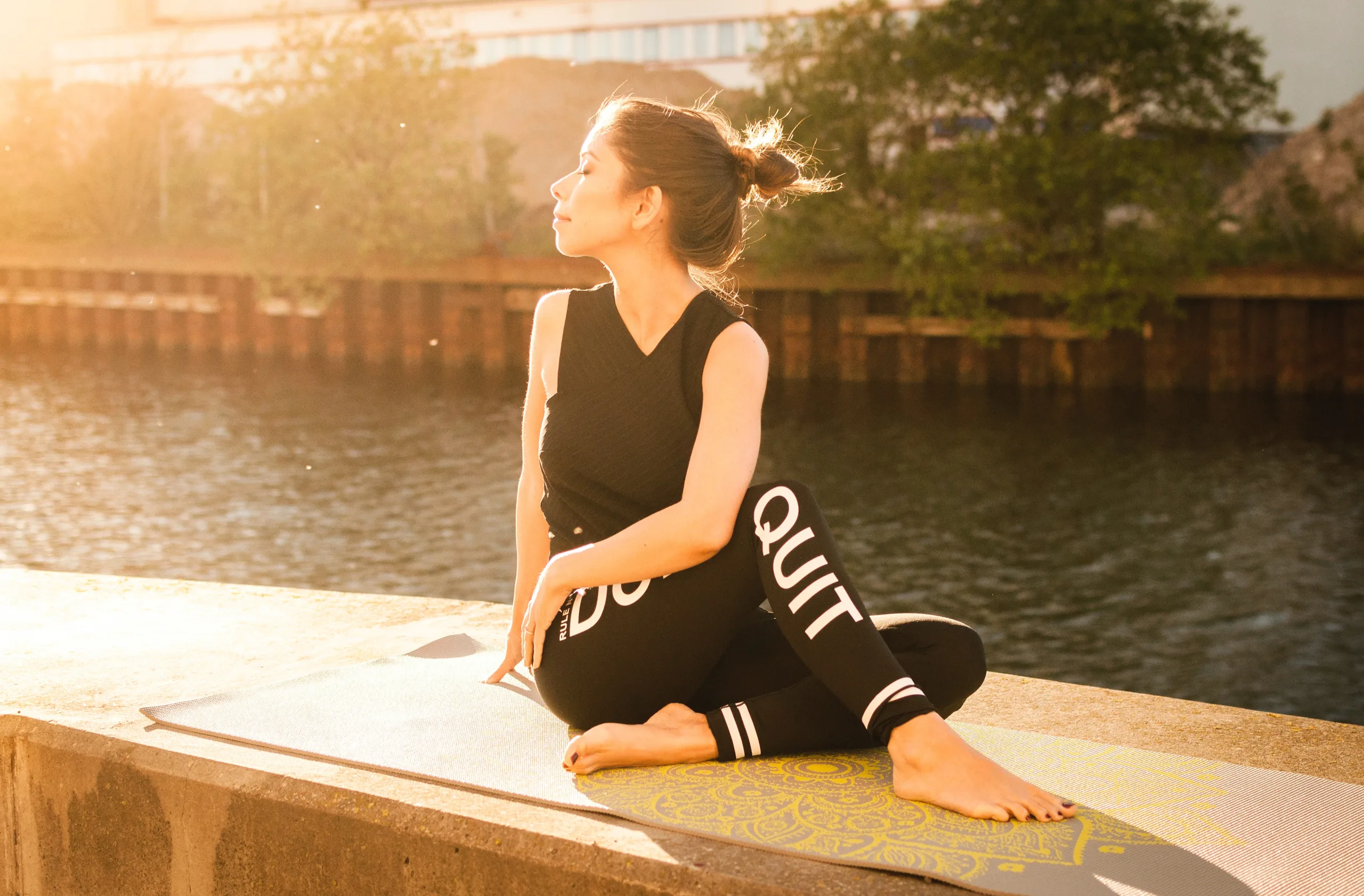 Οι καλύτερες ασκήσεις yoga για stretch αν κάνεις καθιστή εργασία