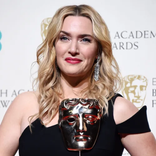 Η Kate Winslet θα πρωταγωνιστήσει στη νέα σειρά του ΗΒΟ «The Palace» μαζί με τον Hugh Grant