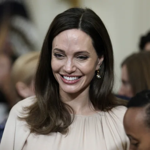 Angelina Jolie: Αποχωρεί από τον ρόλο της στην Ύπατη Αρμοστεία-Στηρίξει τις γυναίκες του Αφγανιστάν