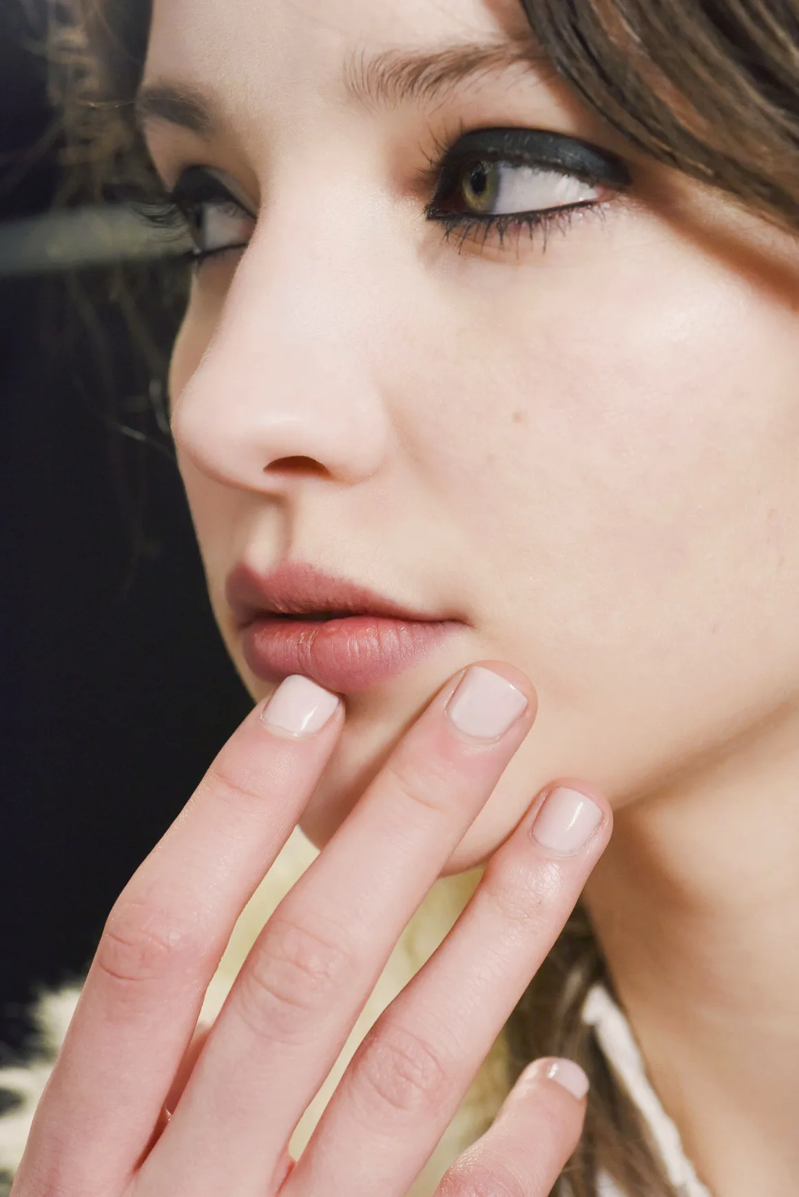 Τα «Milky White Nails» θυμίζουν τα χιονισμένα τοπία των Χριστουγεννιάτικων διακοπών