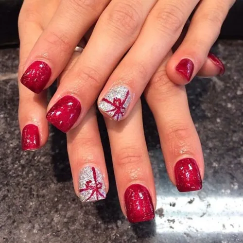 X’mas Nail look: Τα νύχια σου μπορούν να είναι festive φτιάχνοντάς τα μόνη στο σπίτι