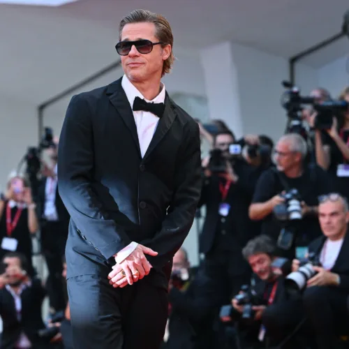 Ο Brad Pitt εγκαταλείπει το Hollywood μετά και από την πώληση της εταιρείας παραγωγής του