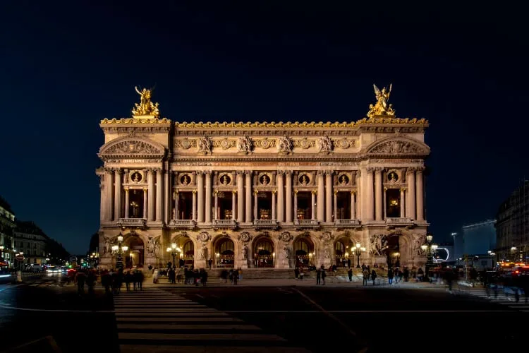 Ζήσε ένα βράδυ στο Palais Garnier στο Παρίσι και γίνε κομμάτι μιας Όπερας