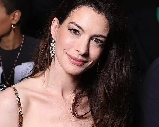 Οι Anne Hathaway & Michaela Coel θα πρωταγωνιστήσουν στο επικό pop μελόδραμα «Mother Mary»