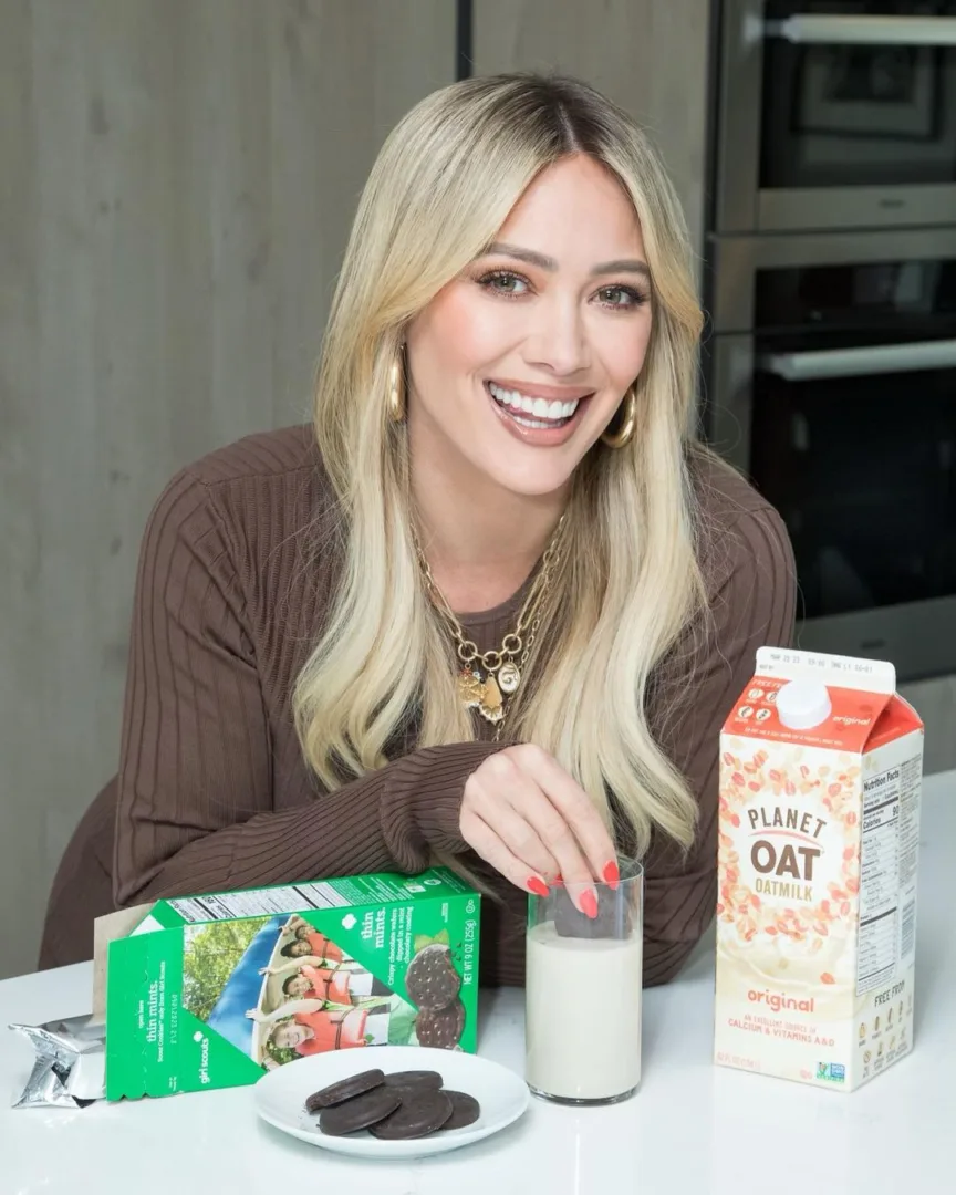 Τα διατροφικά hacks της Hilary Duff που έχει υιοθετήσει απο τον gourou διατροφολόγο των stars