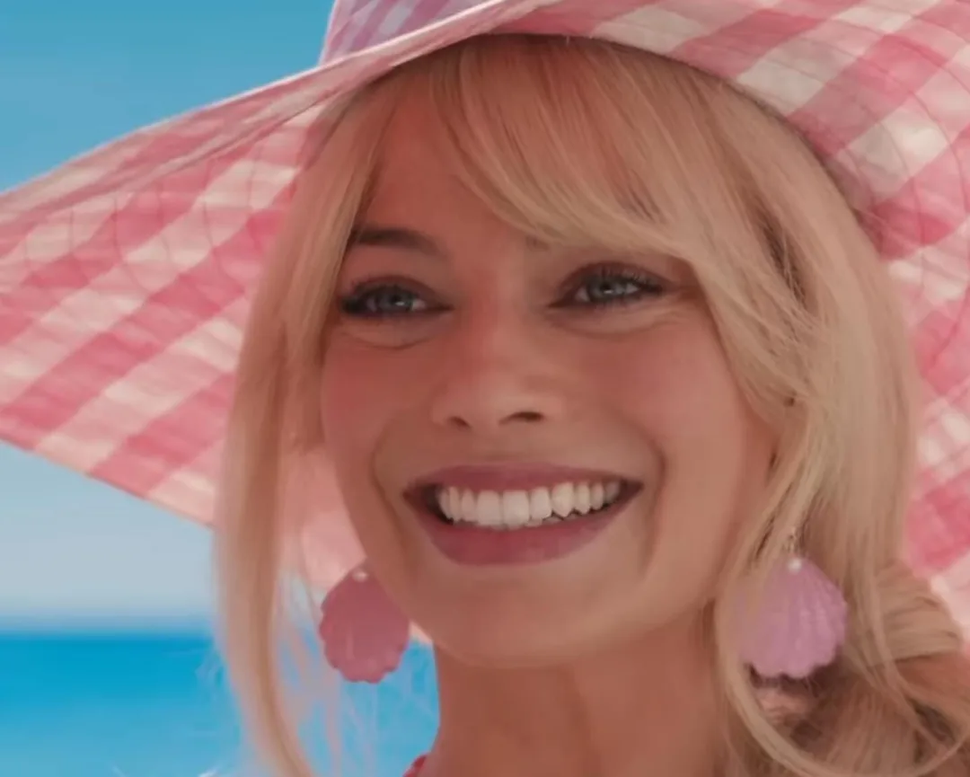 MARGOT ROBBIE AS BARBIE