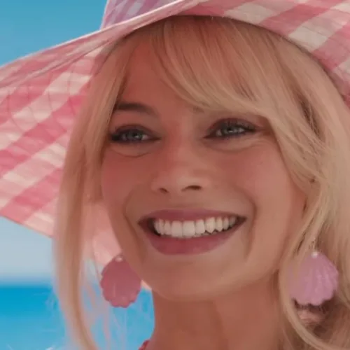 MARGOT ROBBIE AS BARBIE