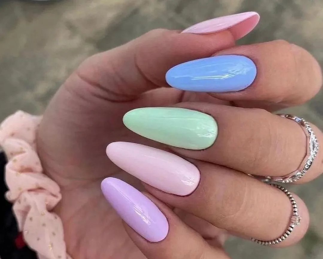 Τα Polly Pocket Nails είναι τo νοσταλγικό μανικιούρ που προσδίδει pop χρώμα στη φετινή άνοιξη