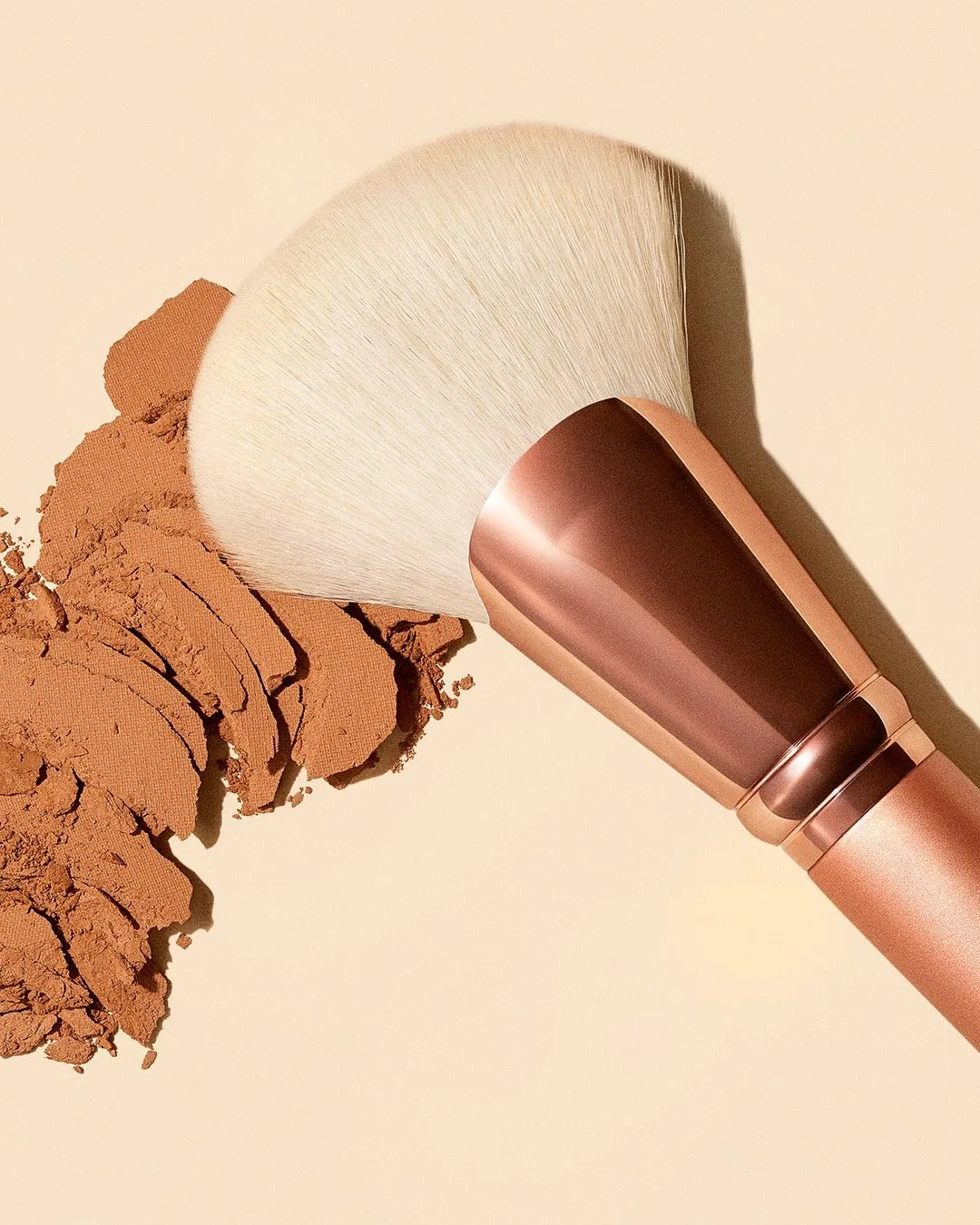 Sunkissed effect-Πώς να εφαρμόσεις το bronzer χαρίζοντας λαμπερή ηλιοκαμμένη όψη στο πρόσωπό σου