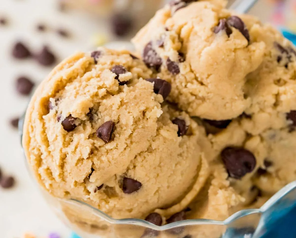 Edible Cookie Dough:Το απόλυτο γλυκό με κομμάτια σοκολάτας για τις νυχτερινές σου λιγούρες