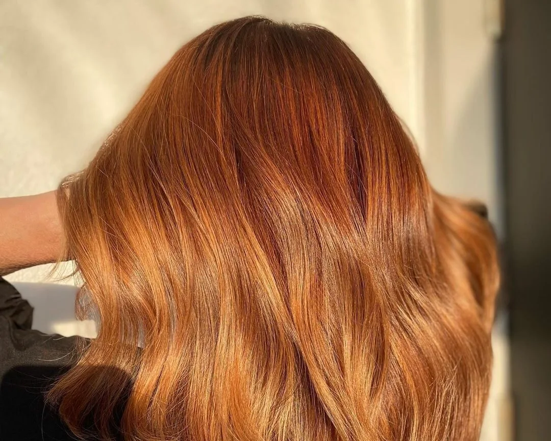 Copper Hair Color: Η it καλοκαιρινή απόχρωση που θα «απογειώσει» το στιλ των μαλλιών σου