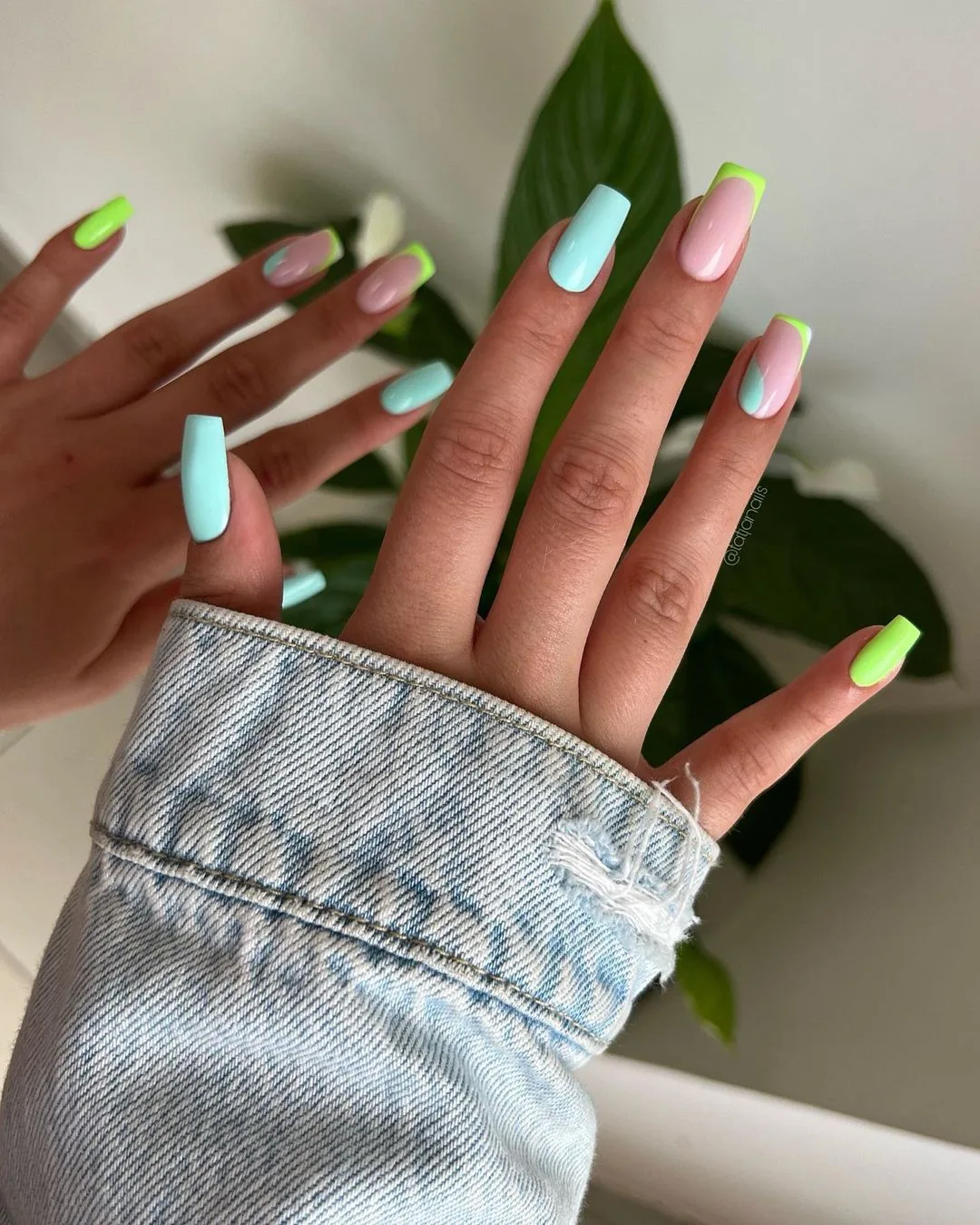 Colorblocking French Nails: Το trend που φέρνει τις πιο ζωηρές αποχρώσεις στο καλοκαιρινό σου μανικιούρ