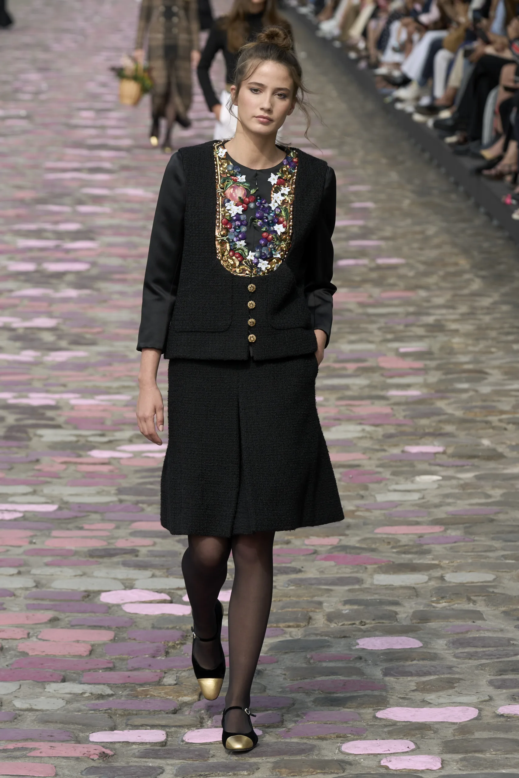 Το show FW'23 της Chanel Haute Couture είναι η επιτομή του παριζιάνικου στυλ