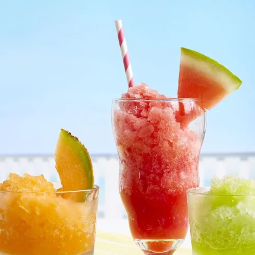 Summer Melon Slushies: Aπόλαυσε τη δροσιά που σου προσφέρουν οι 3 αναζωογονητικές γεύσεις