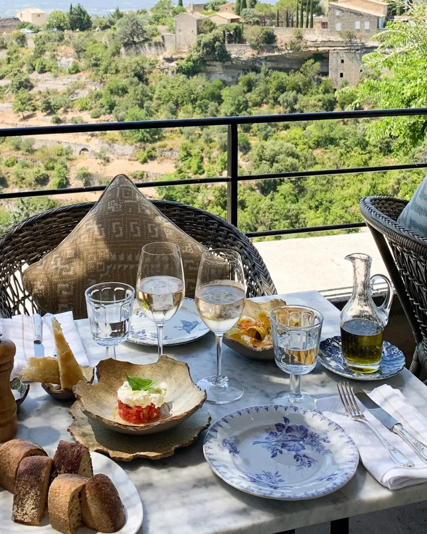 La Bastide de Gordes: Ένα Προβηγκιανό παλάτι σκαρφαλωμένο στην καρδιά ενός γραφικού χωριού