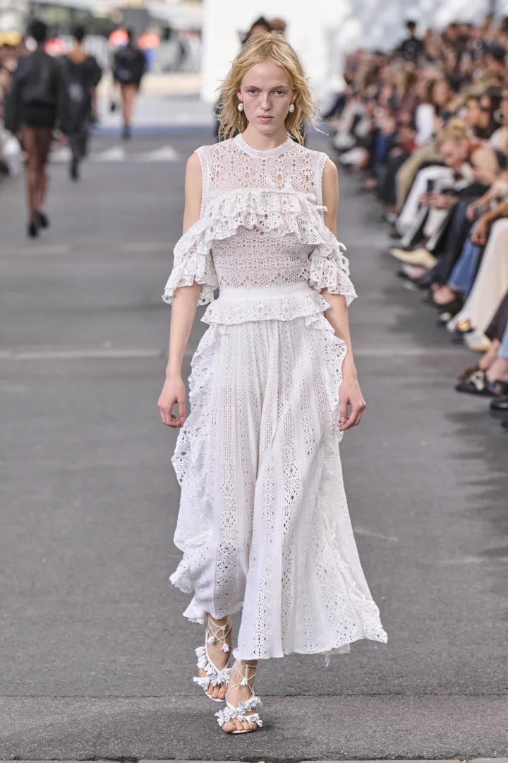 Λευκές φούστες broderie anglaise: Είναι τόσο boho όσο και trendy για να τις φορέσεις