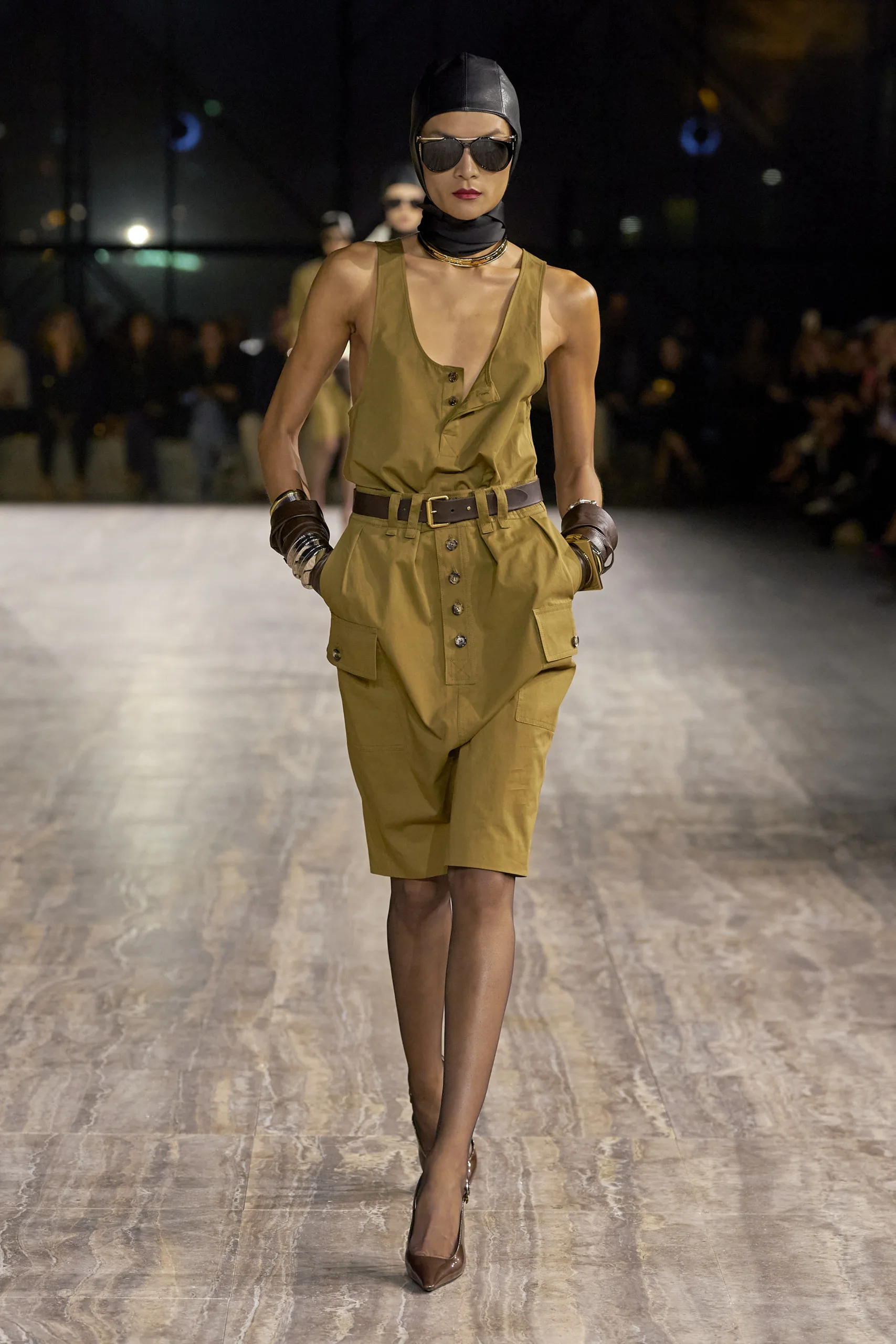 Utility και safari chic με late '70s αέρα ήταν το show για την SS' 24 του Saint Laurent