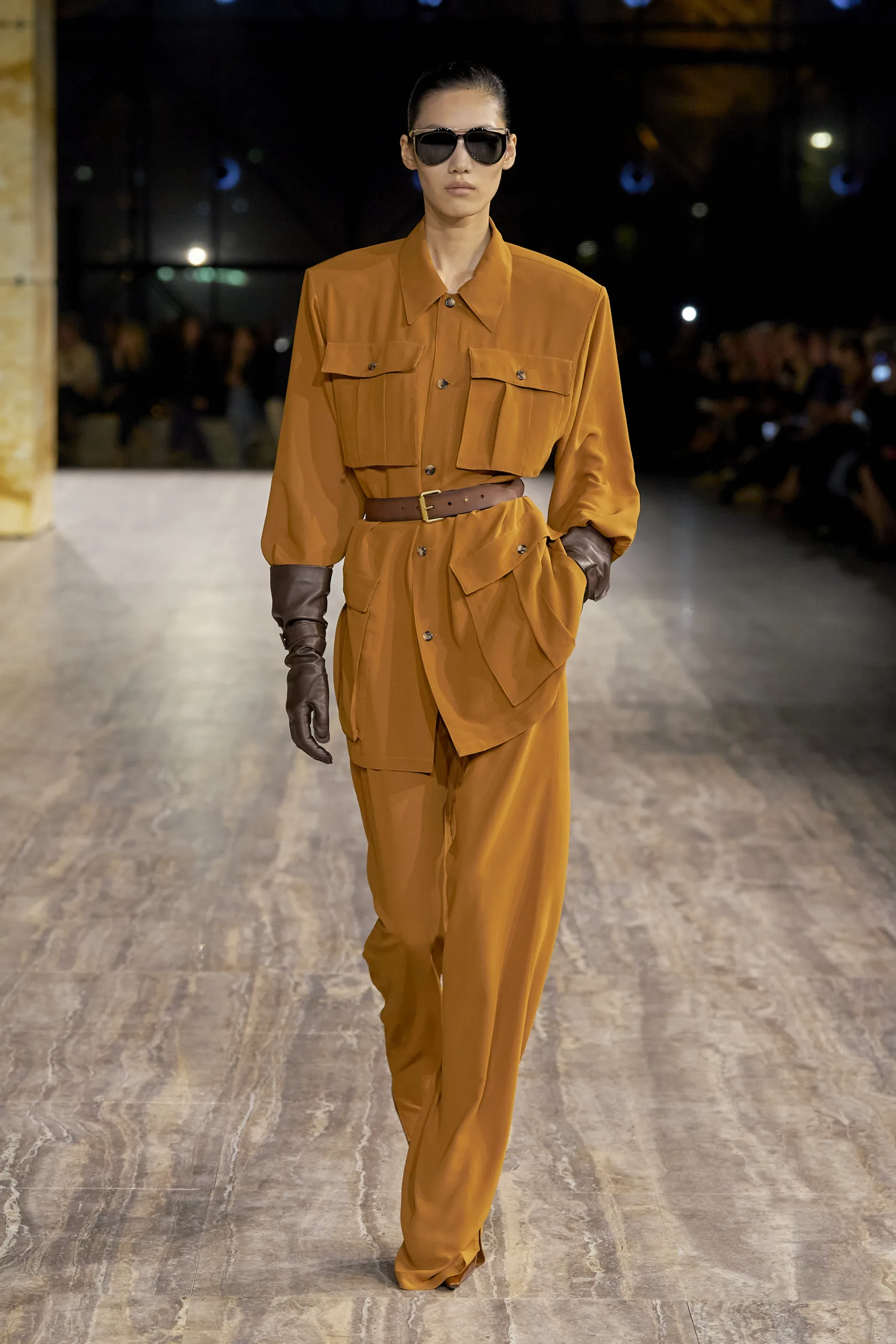 Utility και safari chic με late '70s αέρα ήταν το show για την SS' 24 του Saint Laurent