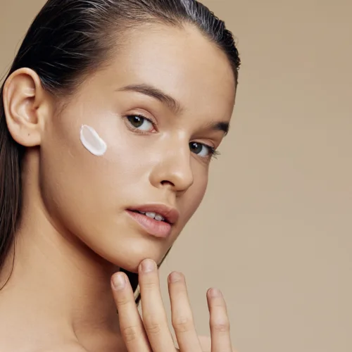 Face peeling: Πώς να κάνεις μόνη με ασφάλεια και αποτελεσματικότητα απολέπιση προσώπου