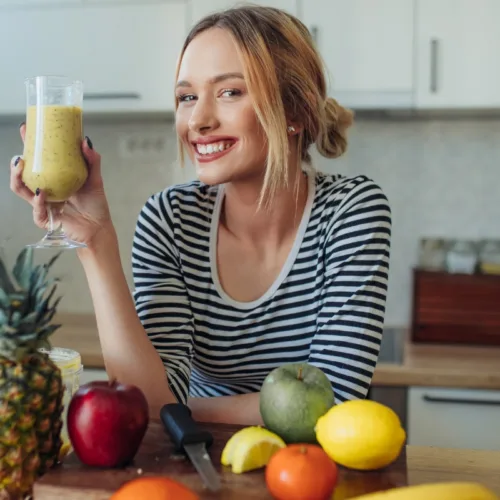 Το υγιεινό smoothie που θα ενισχύσει τον μεταβολισμό σου και σε βοηθήσει να χάσεις τα περιττά κιλά