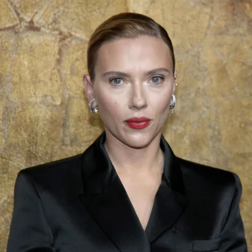 Η Scarlett Johansson μηνύει την εταιρεία που χρησιμοποίησε τη φωνή της για διαφήμιση μέσω AI