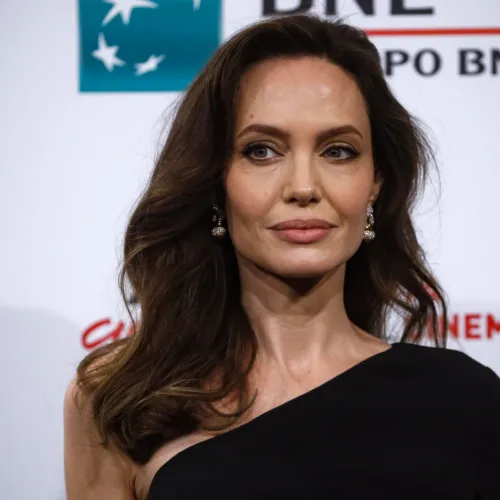 Angelina Jolie: «Η Γάζα μετατρέπεται γρήγορα σε ομαδικό τάφο»