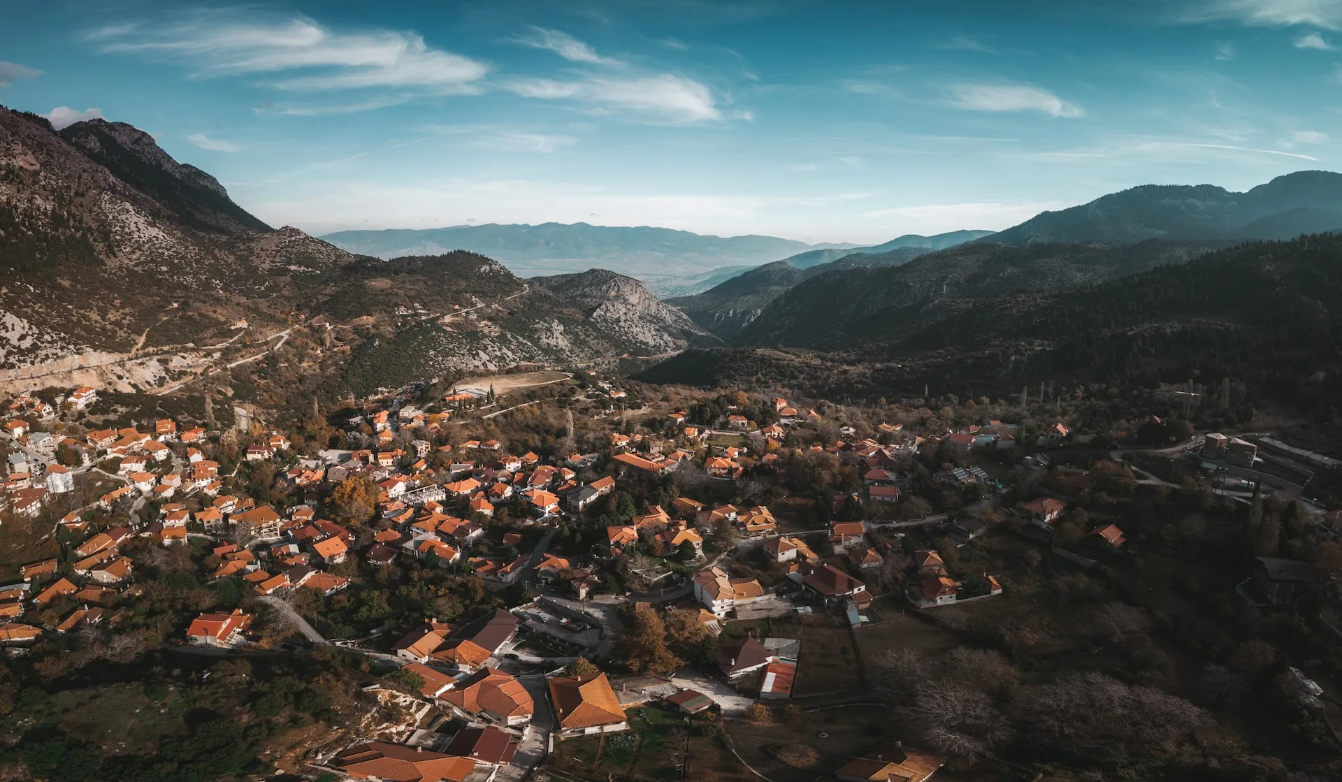 Ετοιμάζεσαι να κλείσεις για τις διακοπές των Χριστουγέννων; 4 προορισμοί για να σκεφτείς