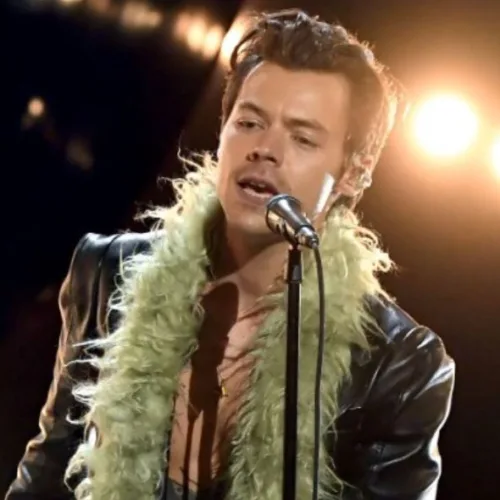 Ο Harry Styles όπως δεν τον έχουμε ξαναδεί - Ξύρισε το κεφάλι του