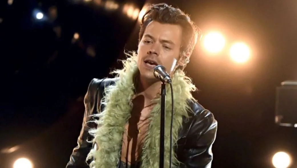 Ο Harry Styles όπως δεν τον έχουμε ξαναδεί - Ξύρισε το κεφάλι του