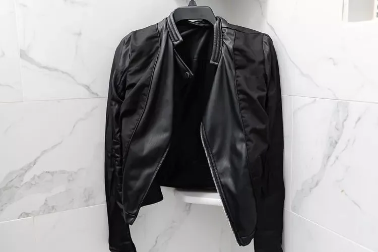 Καθάρισε και φρόντισε τα faux leather ρούχα σου στο σπίτι σου