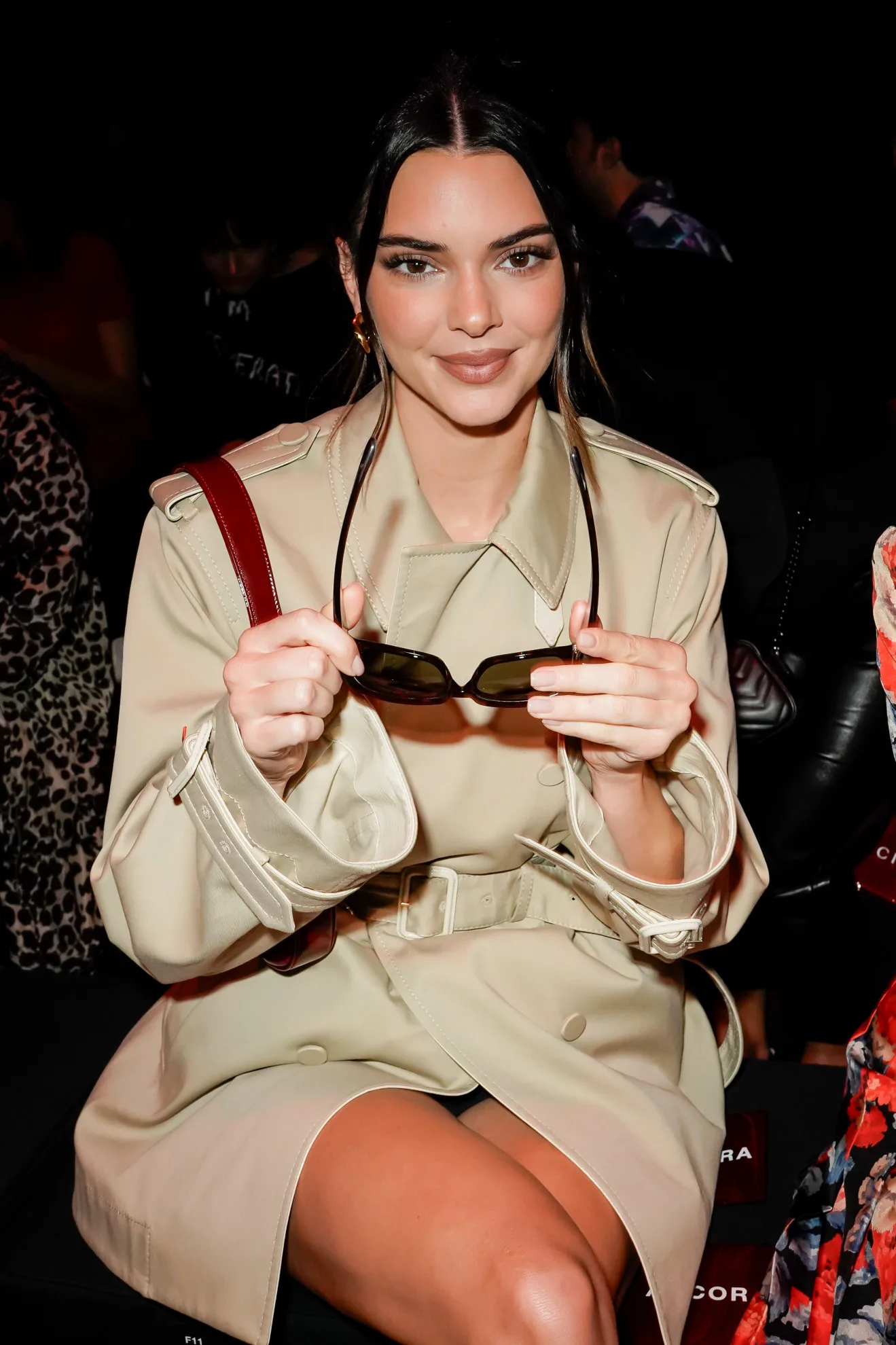 Η Kendall Jenner με το απόλυτα, chic φθινοπωρινό outfit και την pre-Christmas πινελιά