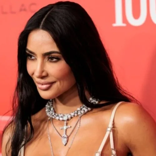 Η Kim Kardashian μας δείχνει το κρυφό της τατουάζ αφιερωμένο στον Pete Davidson