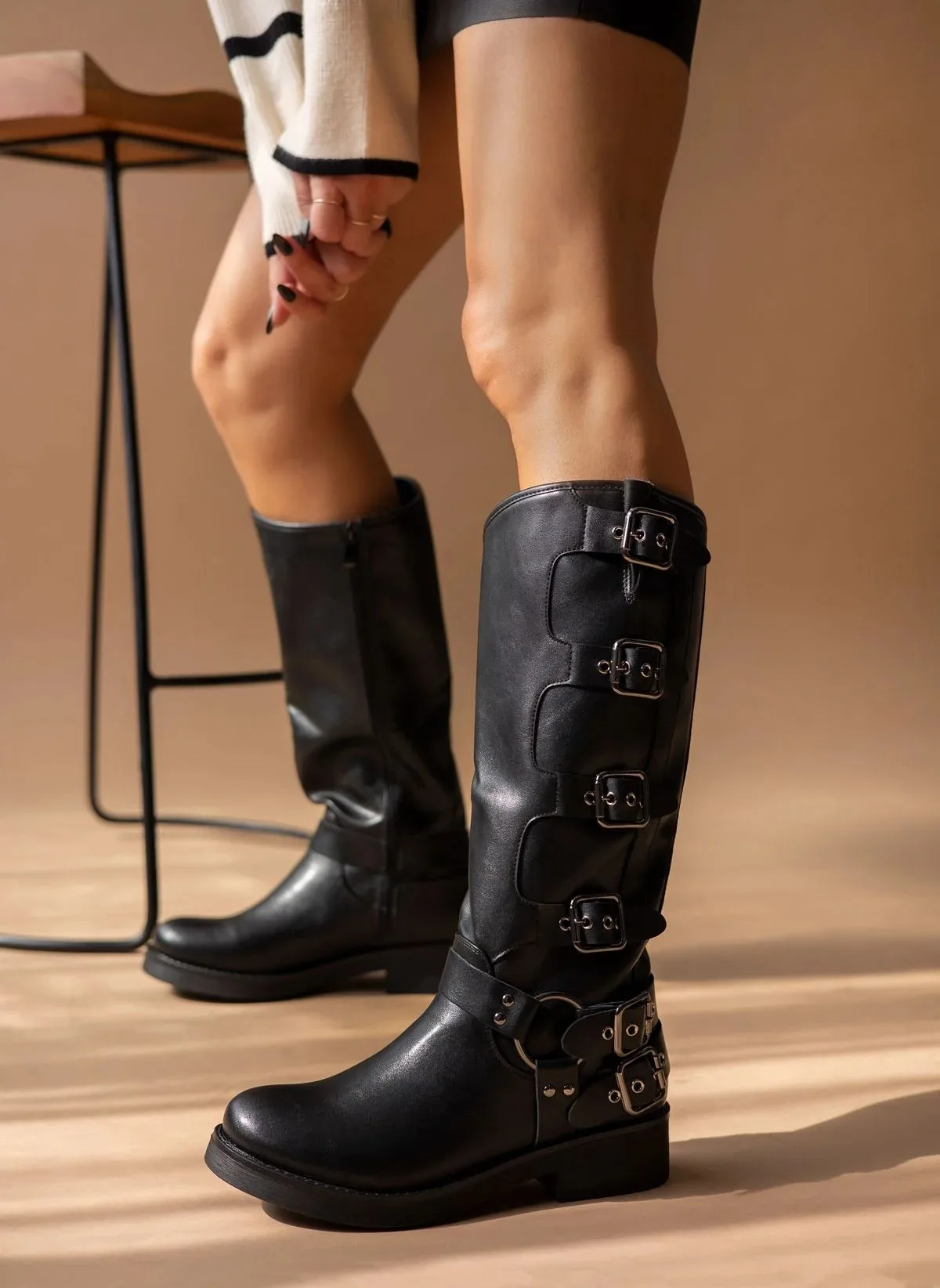 Biker boots: Η τάση του '23 που πρέπει να αποκτήσεις