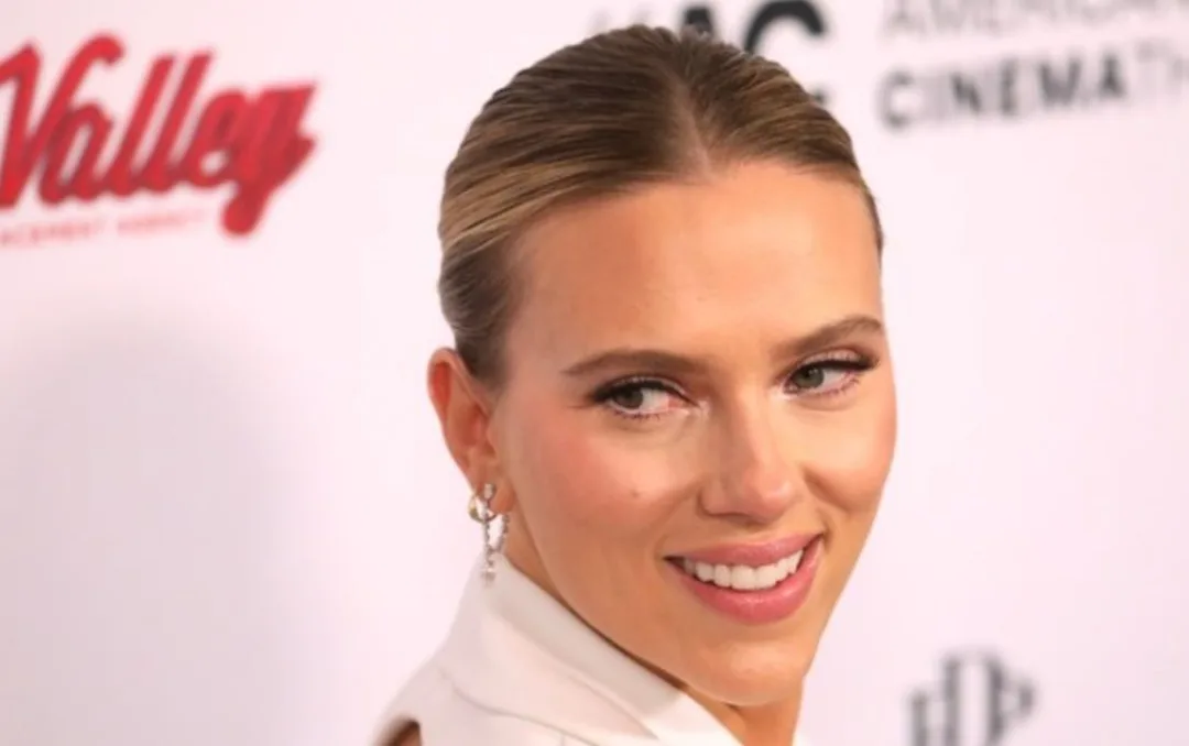 Η Scarlett Johansson υποστηρίζει το Feeding America