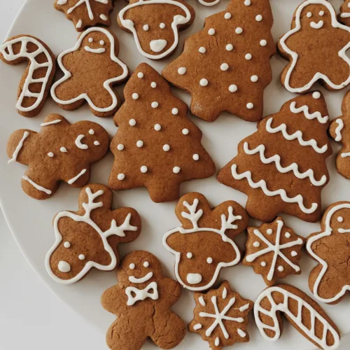 Gingerbread μπισκότα: Η συνταγή και όλα τα μυστικά για να μοσχοβολήσει Χριστούγεννα το σπίτι