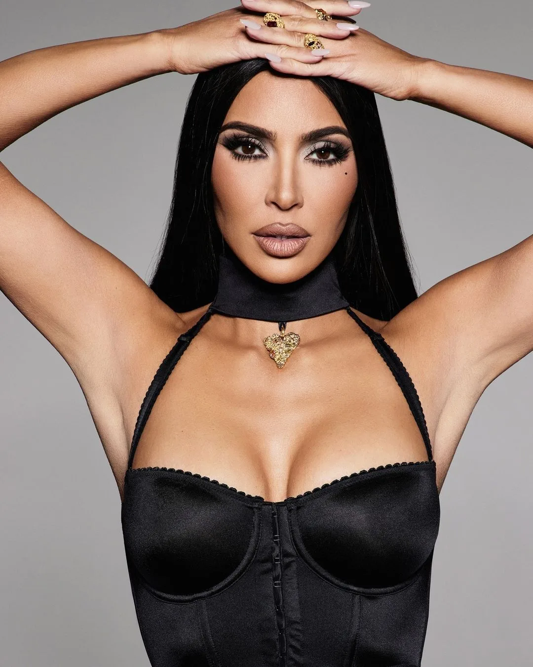 Η νέα συλλογή της Kim Kardashian για τη Skims έχει μια πιο naughty διάθεση