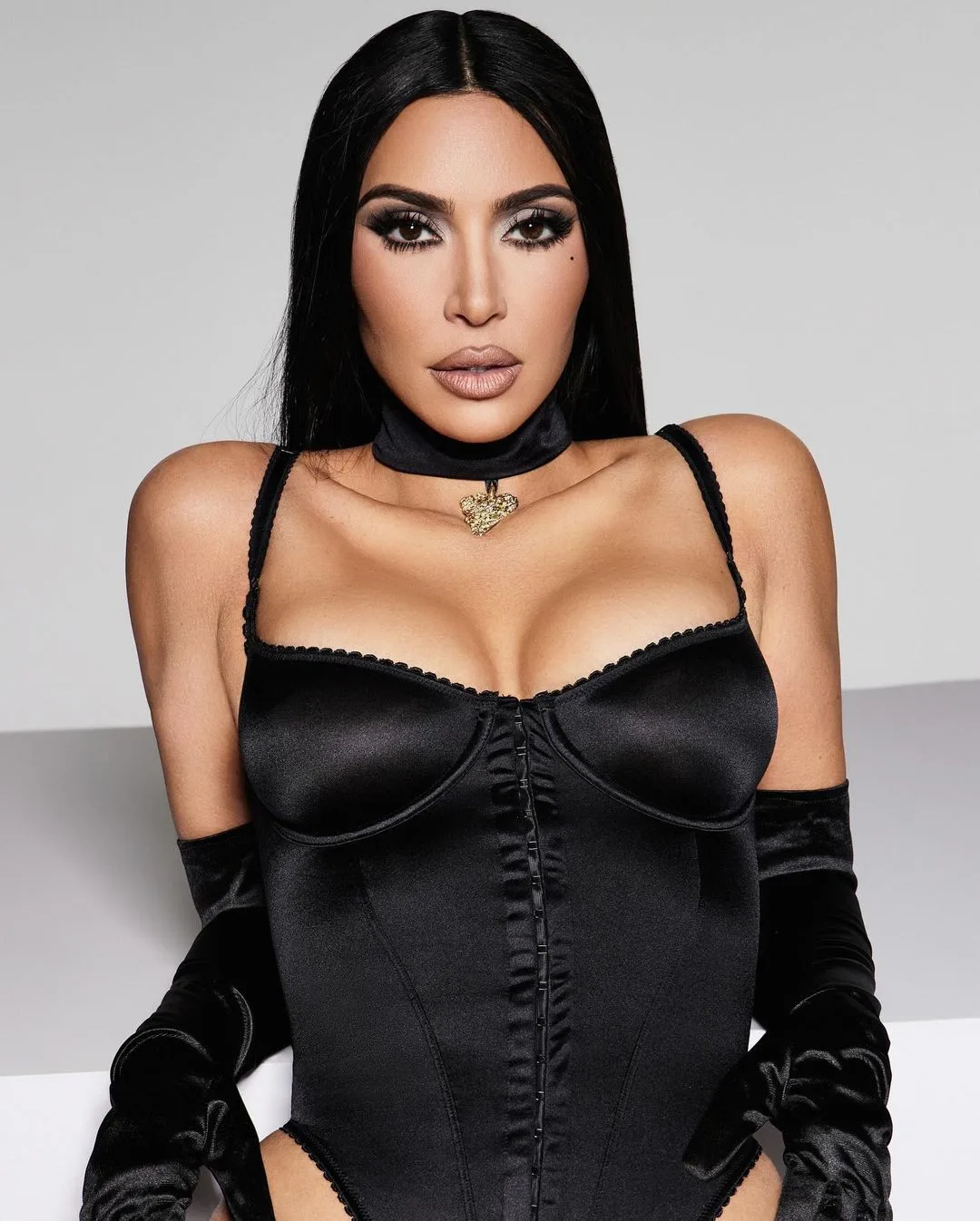 Η νέα συλλογή της Kim Kardashian για τη Skims έχει μια πιο naughty διάθεση