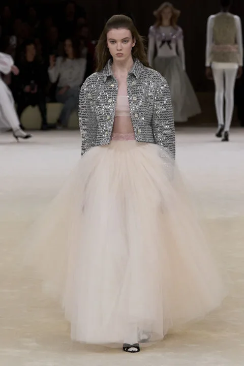 Chanel Couture Spring 2024: Μια ανάλαφρη συλλογή με έμπνευση από το μπαλέτο