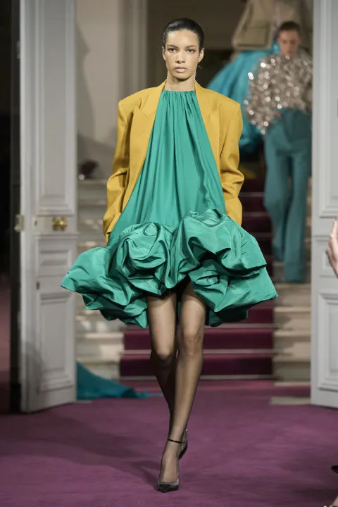 Colorful explosion: Μια θάλασσα από χρώματα στο show Haute Couture S'24 του Valentino