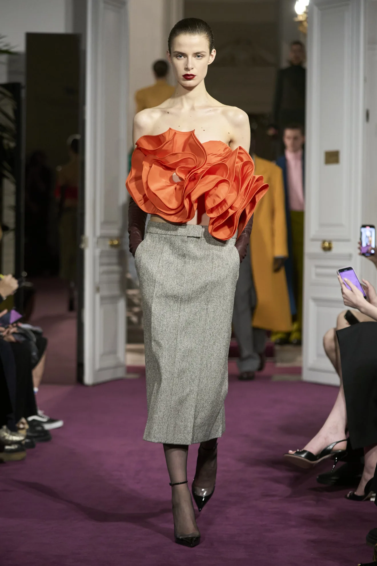 Colorful explosion: Μια θάλασσα από χρώματα στο show Haute Couture S'24 του Valentino